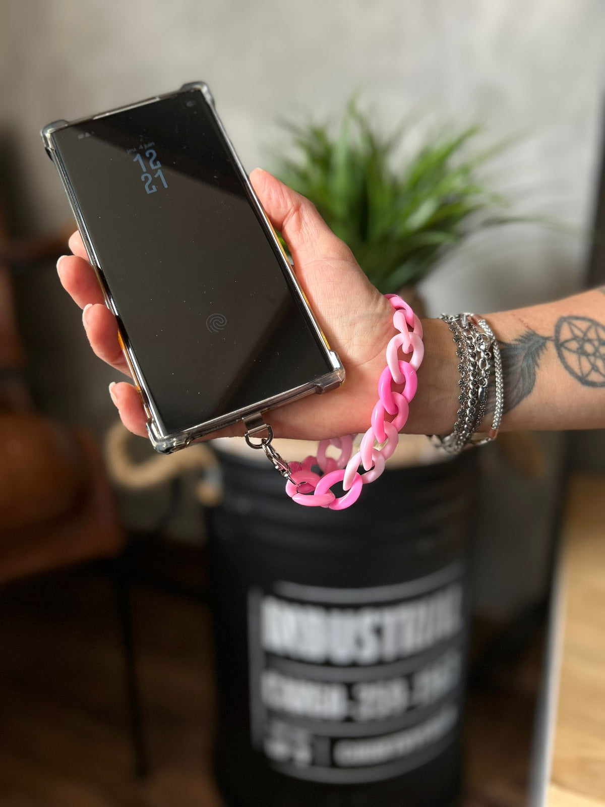 Sangle de poignet de téléphone petites mailles 3 roses
