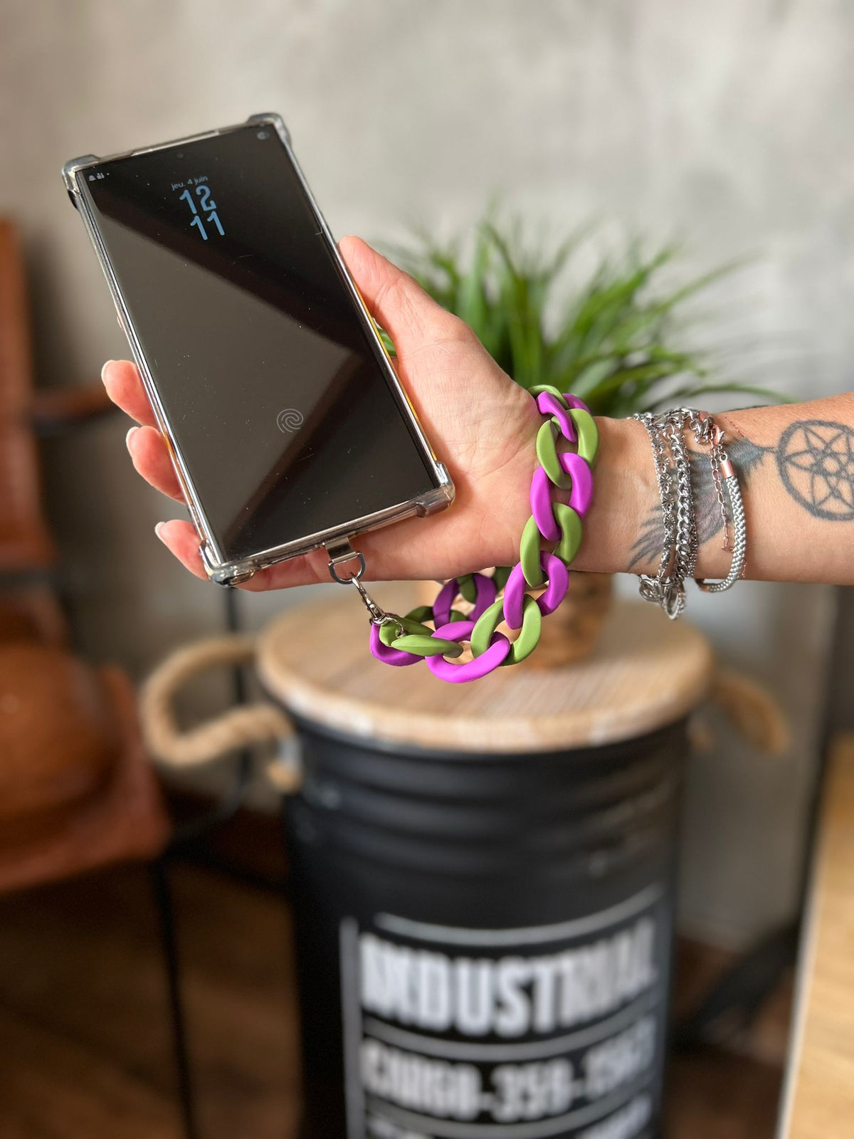 Sangle de poignet de téléphone grosses mailles kaki/prune