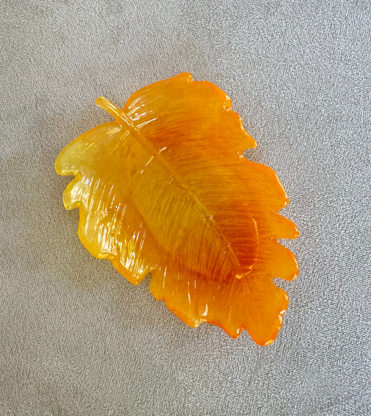 Vide-poche feuille monstera stylisée