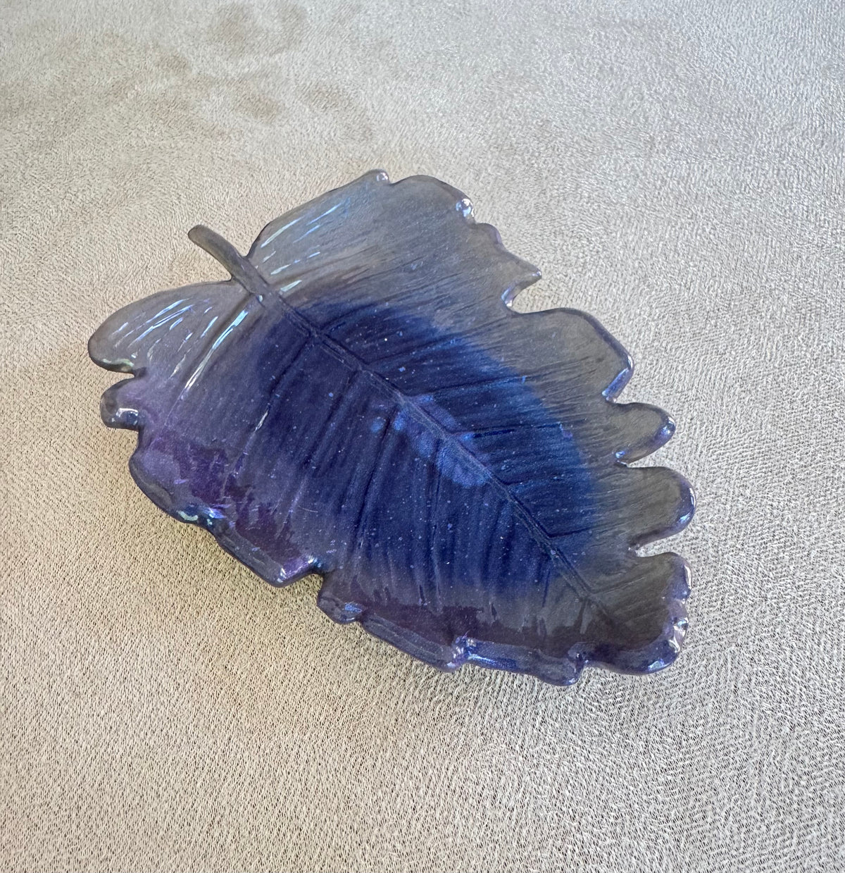Vide-poche feuille monstera stylisée