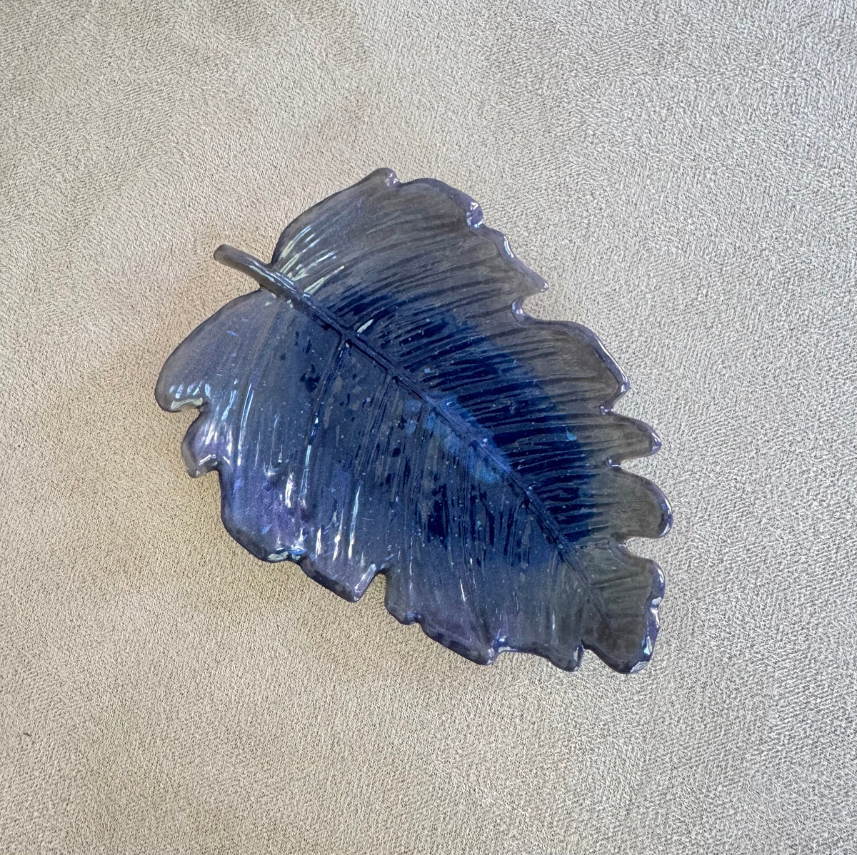 Vide-poche feuille monstera stylisée