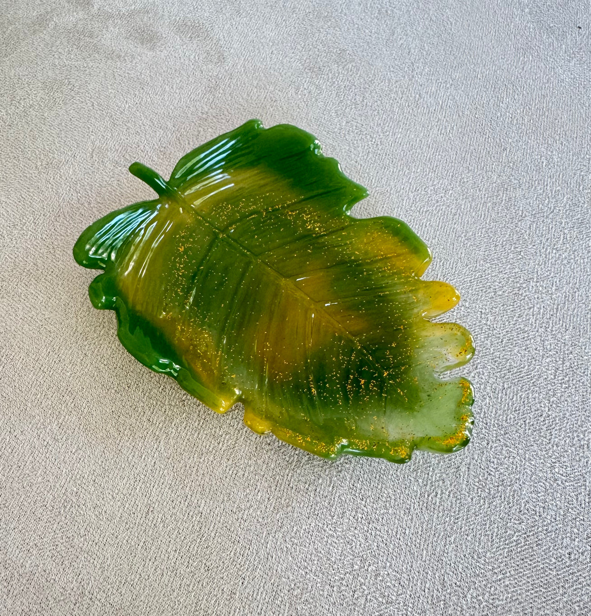 Vide-poche feuille monstera stylisée
